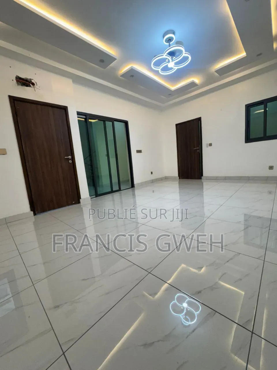 5chbre Duplex dans Francis Gweh, Cocody à Louer