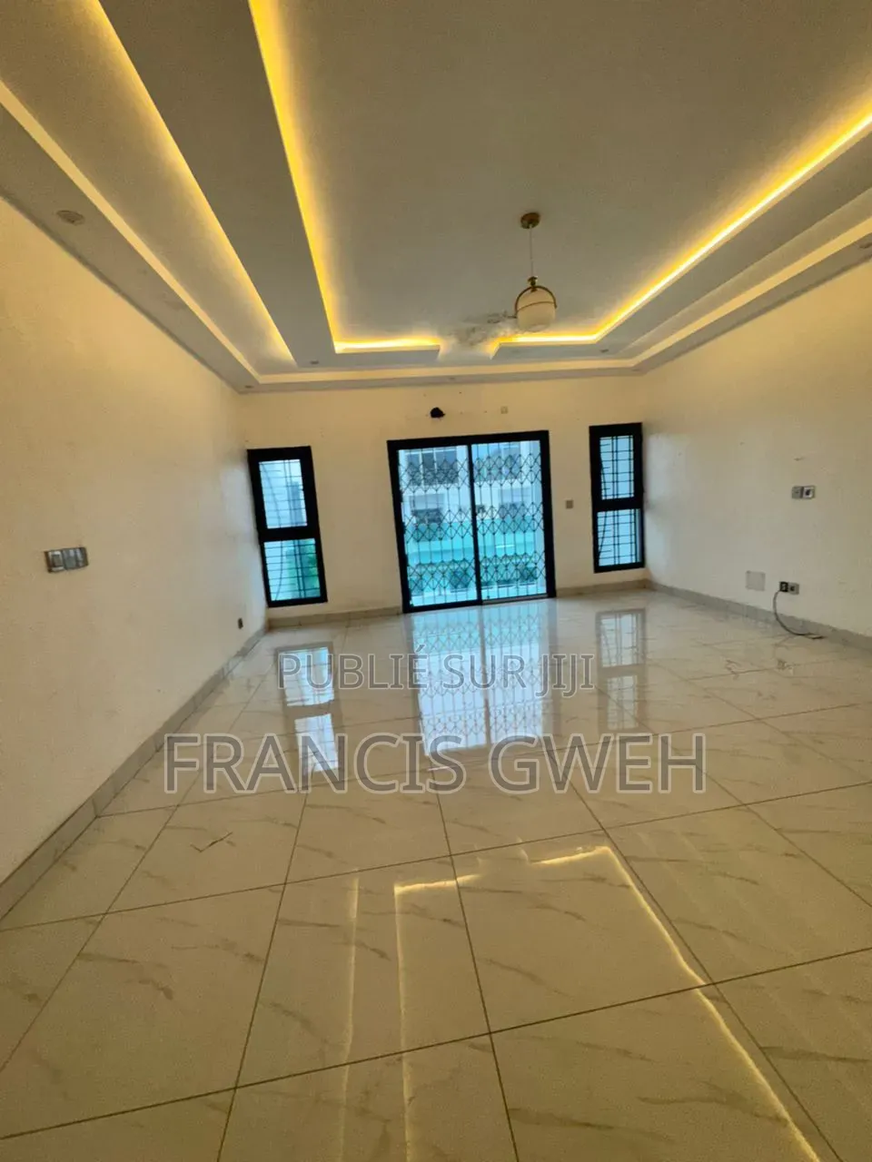 5chbre Duplex dans Francis Gweh, Cocody à Louer