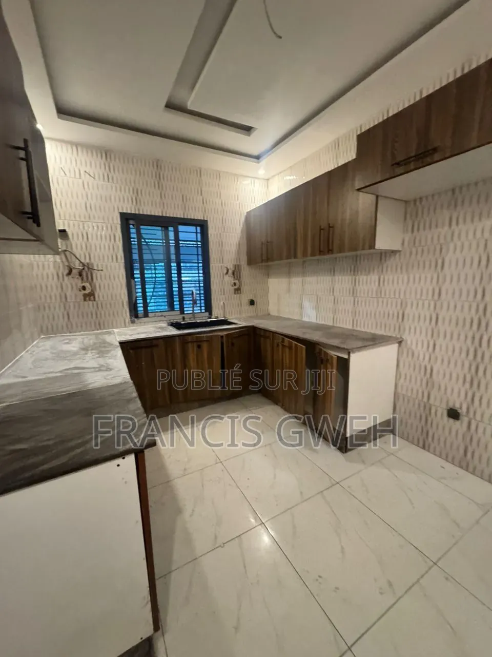 5chbre Duplex dans Francis Gweh, Cocody à Louer