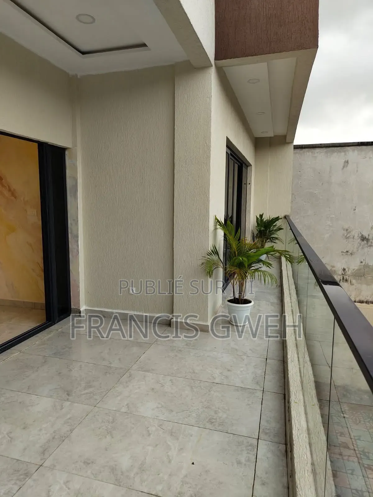 6chbre Duplex dans Francis Gweh, Cocody à Louer