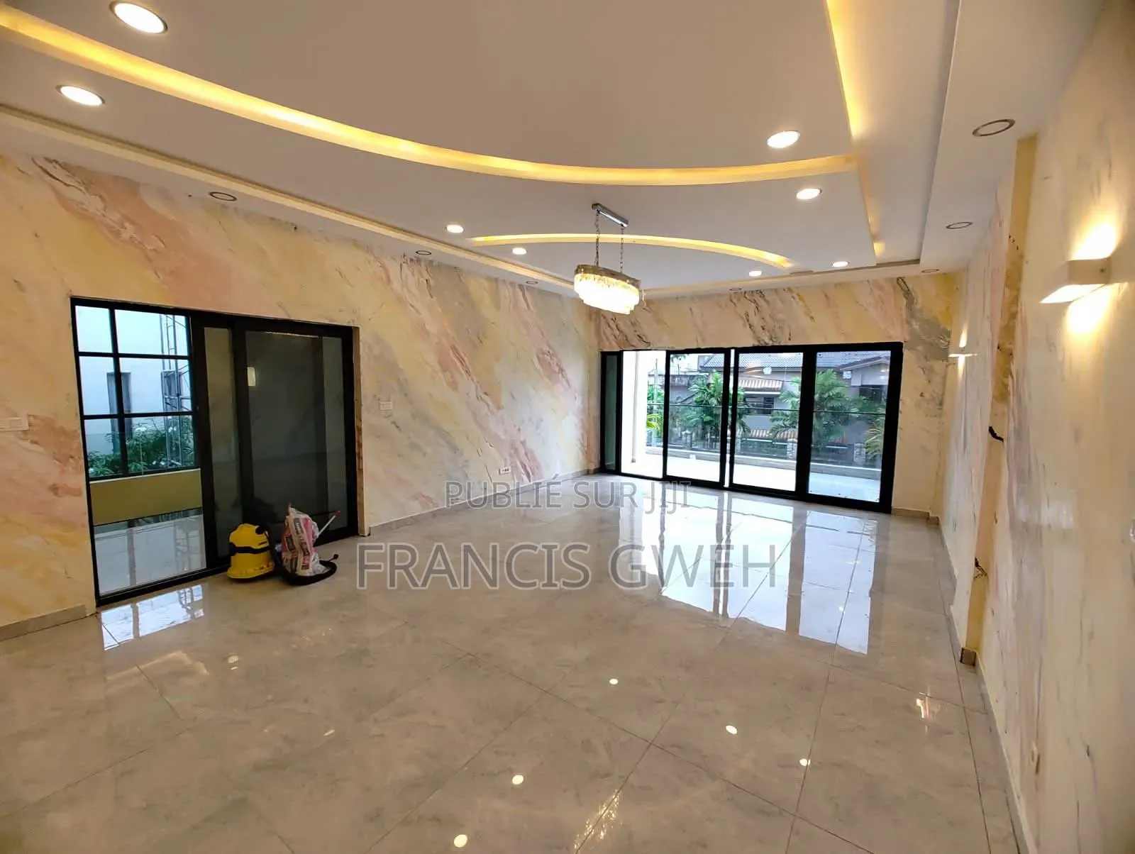 6chbre Duplex dans Francis Gweh, Cocody à Louer