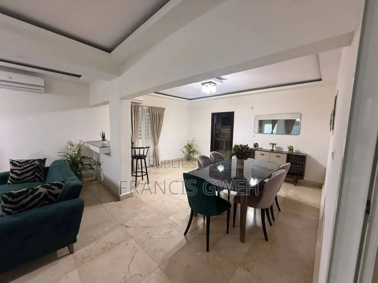 6chbre Duplex dans Francis Gweh, Cocody à Louer