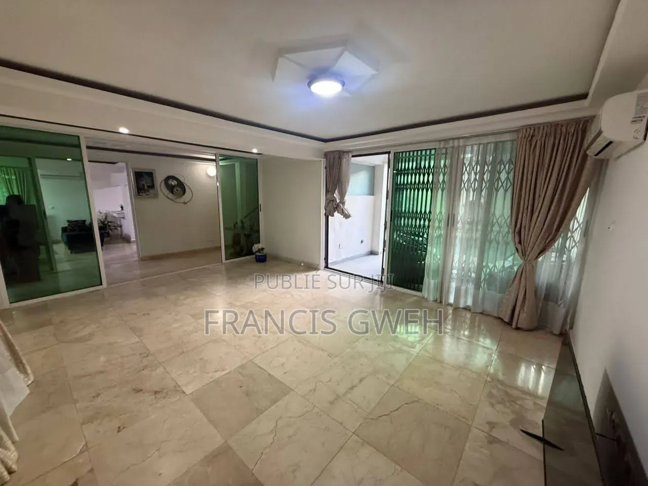6chbre Duplex dans Francis Gweh, Cocody à Louer