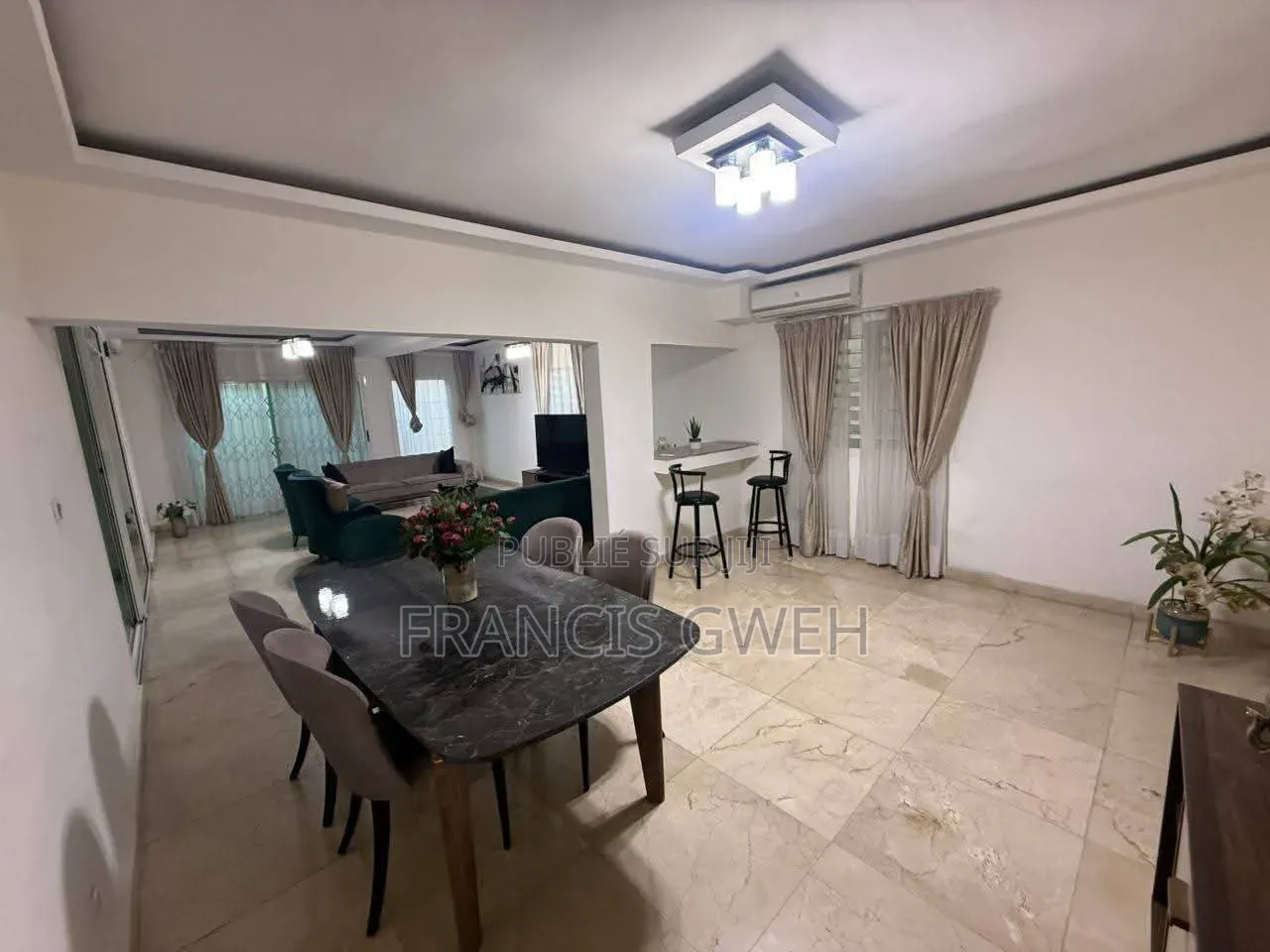 6chbre Duplex dans Francis Gweh, Cocody à Louer
