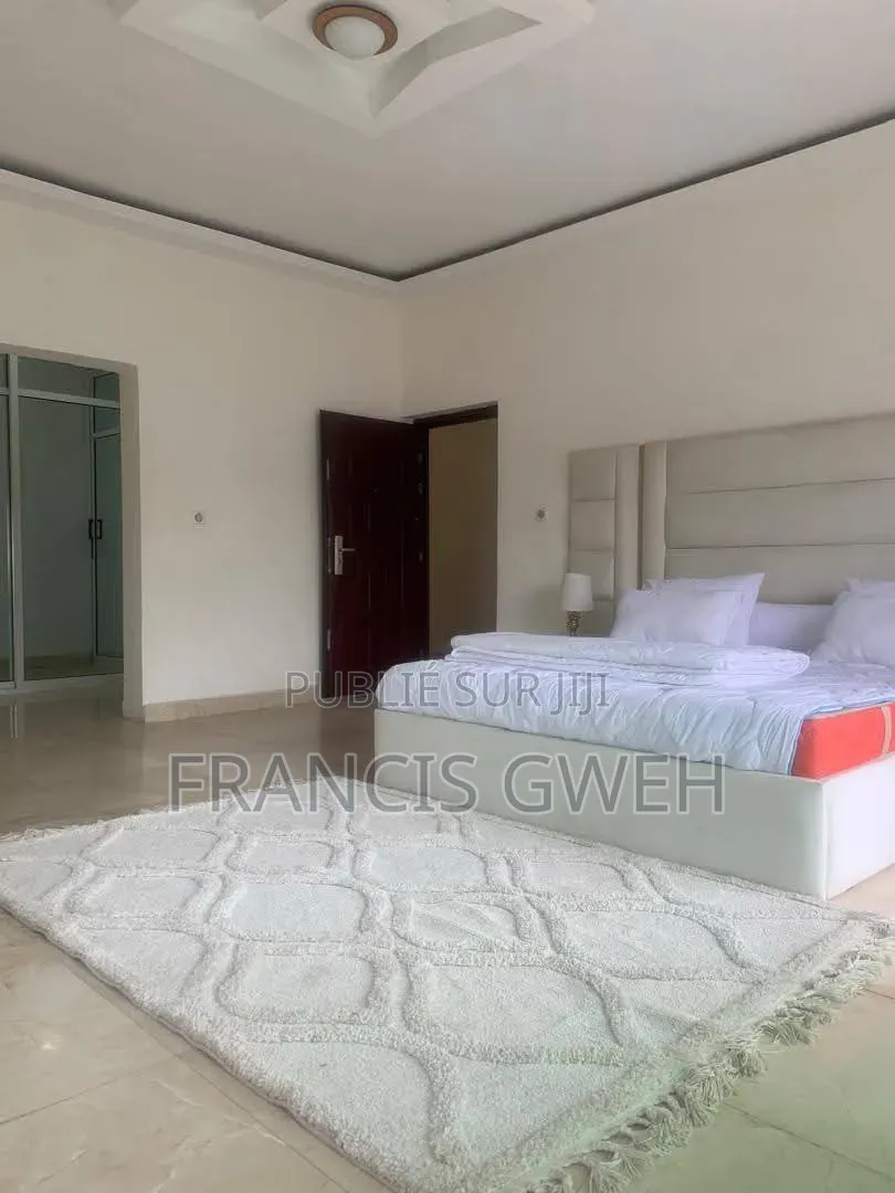 6chbre Duplex dans Francis Gweh, Cocody à Louer