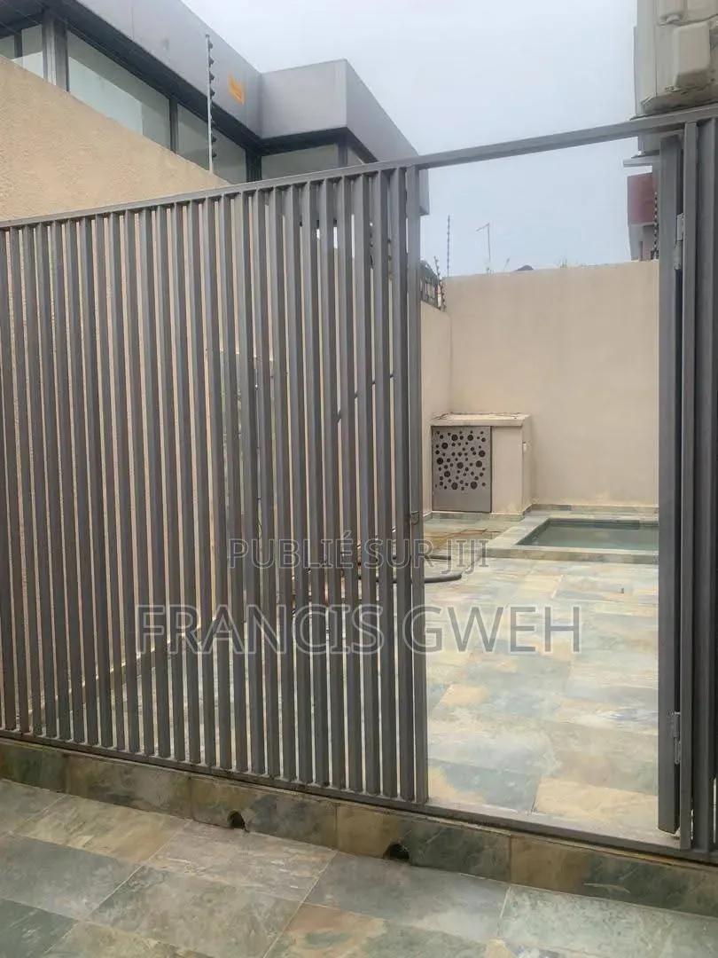 6chbre Duplex dans Francis Gweh, Cocody à Louer