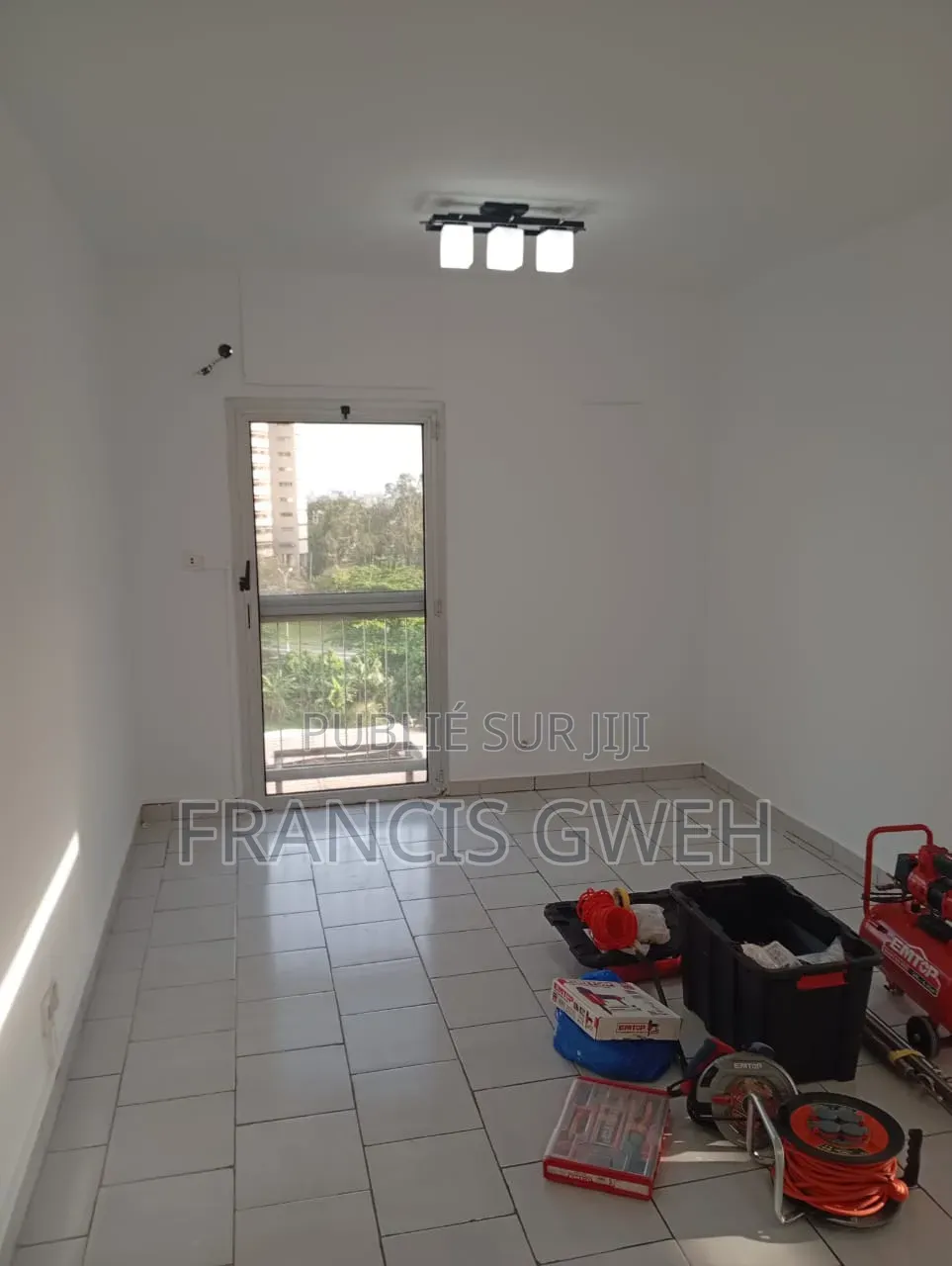 4chbre Appartement dans Francis Gweh, Cocody à Louer