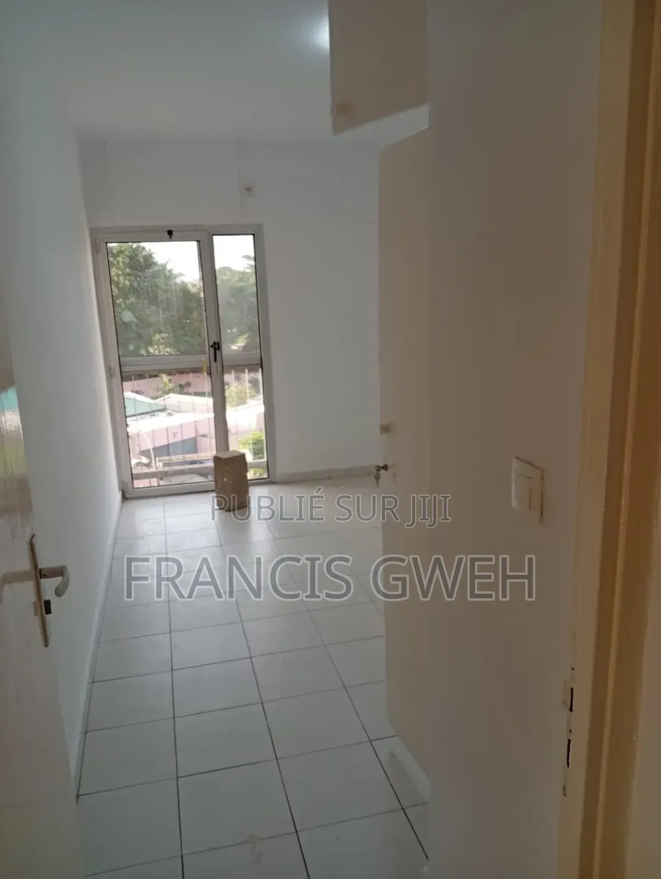 4chbre Appartement dans Francis Gweh, Cocody à Louer