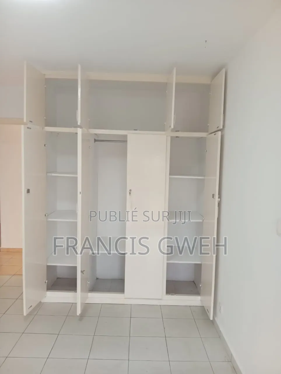 4chbre Appartement dans Francis Gweh, Cocody à Louer