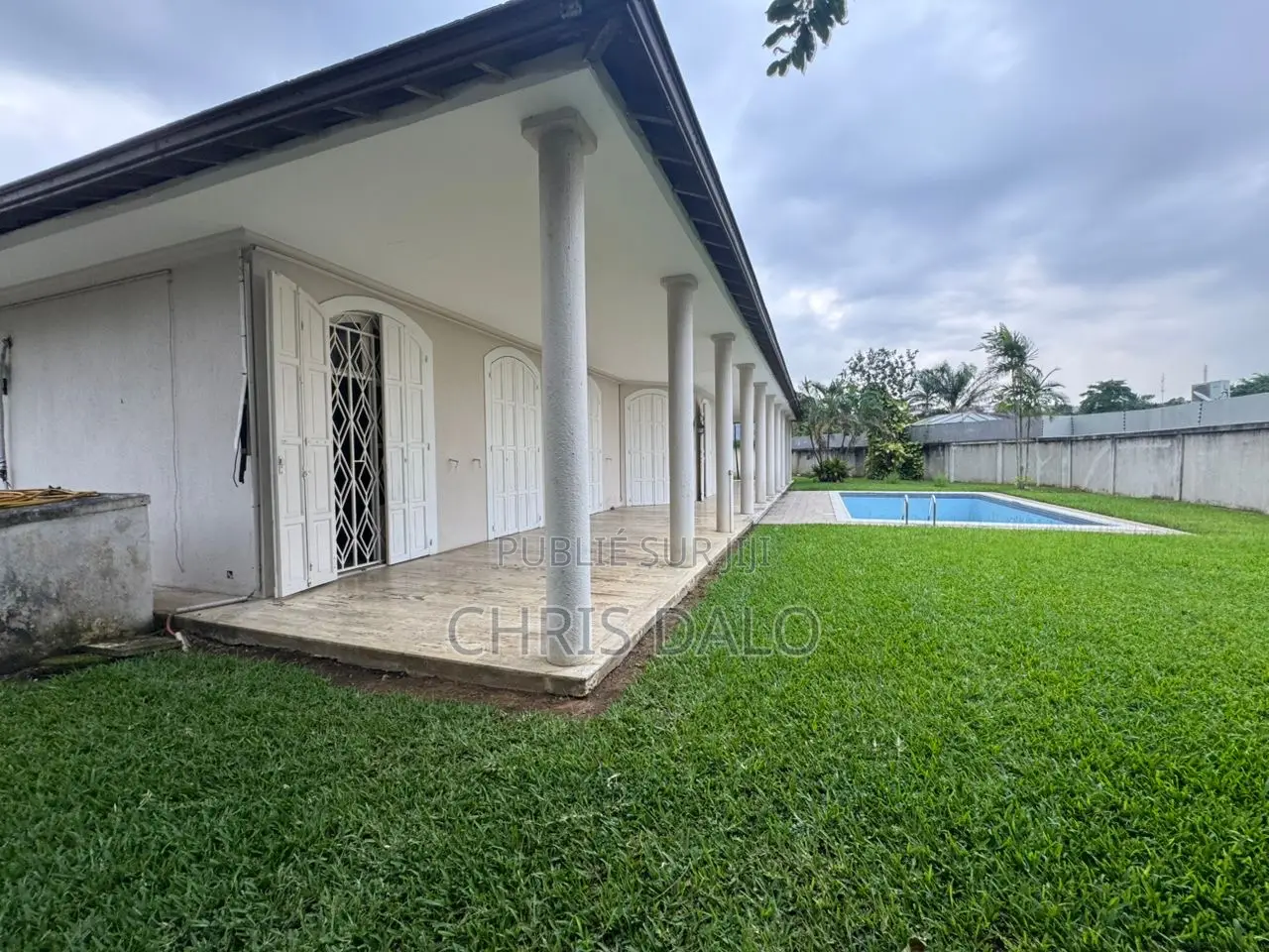 5chbre Villa dans Dalo Davy, Cocody à Louer