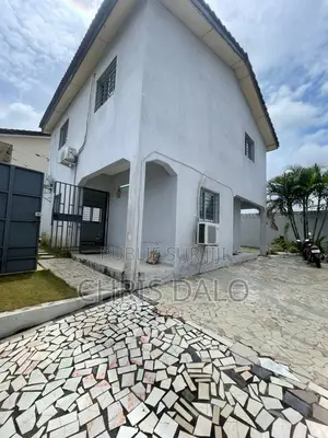 3chbre Duplex dans Dalo Davy, Cocody à Louer