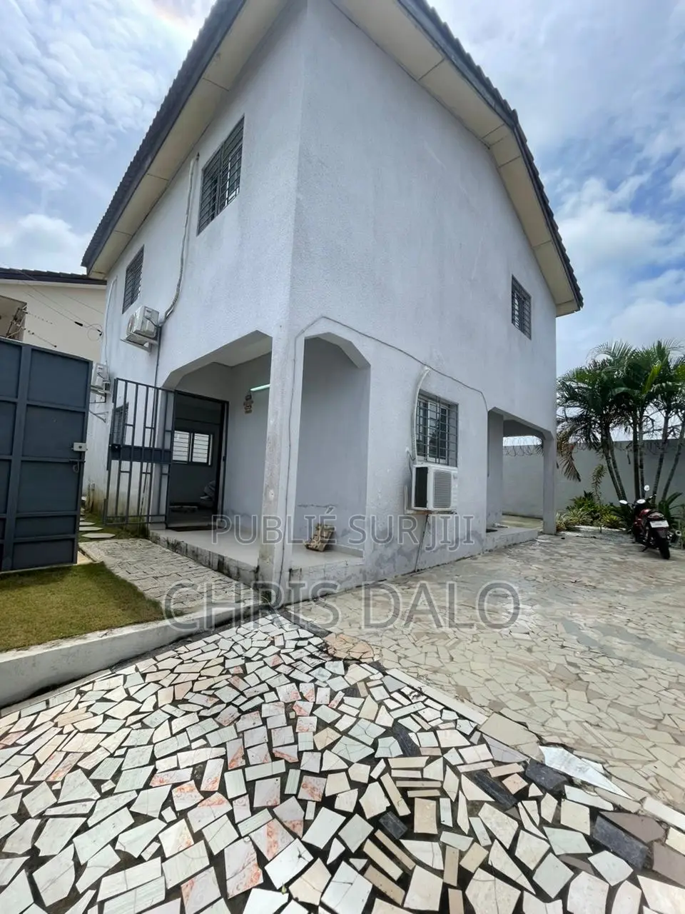 3chbre Duplex dans Dalo Davy, Cocody à Louer