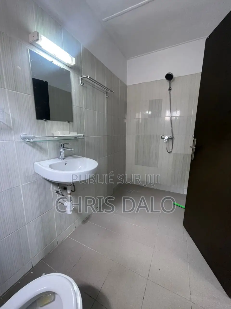 3chbre Duplex dans Dalo Davy, Cocody à Louer