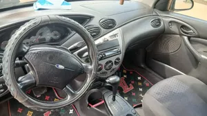 Ford Focus 2001 Gris