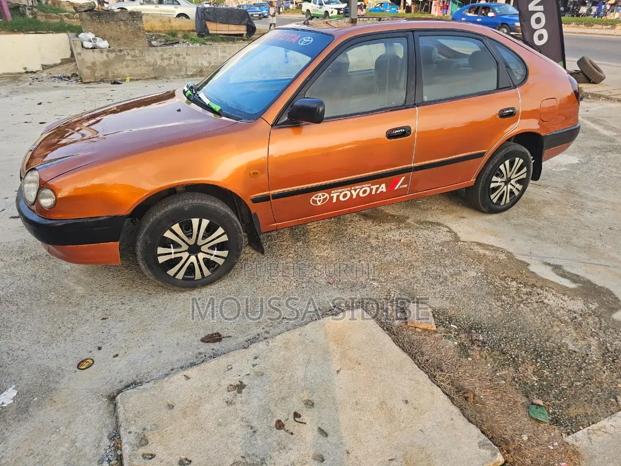 Toyota Corolla 1.4 2004 Orange
