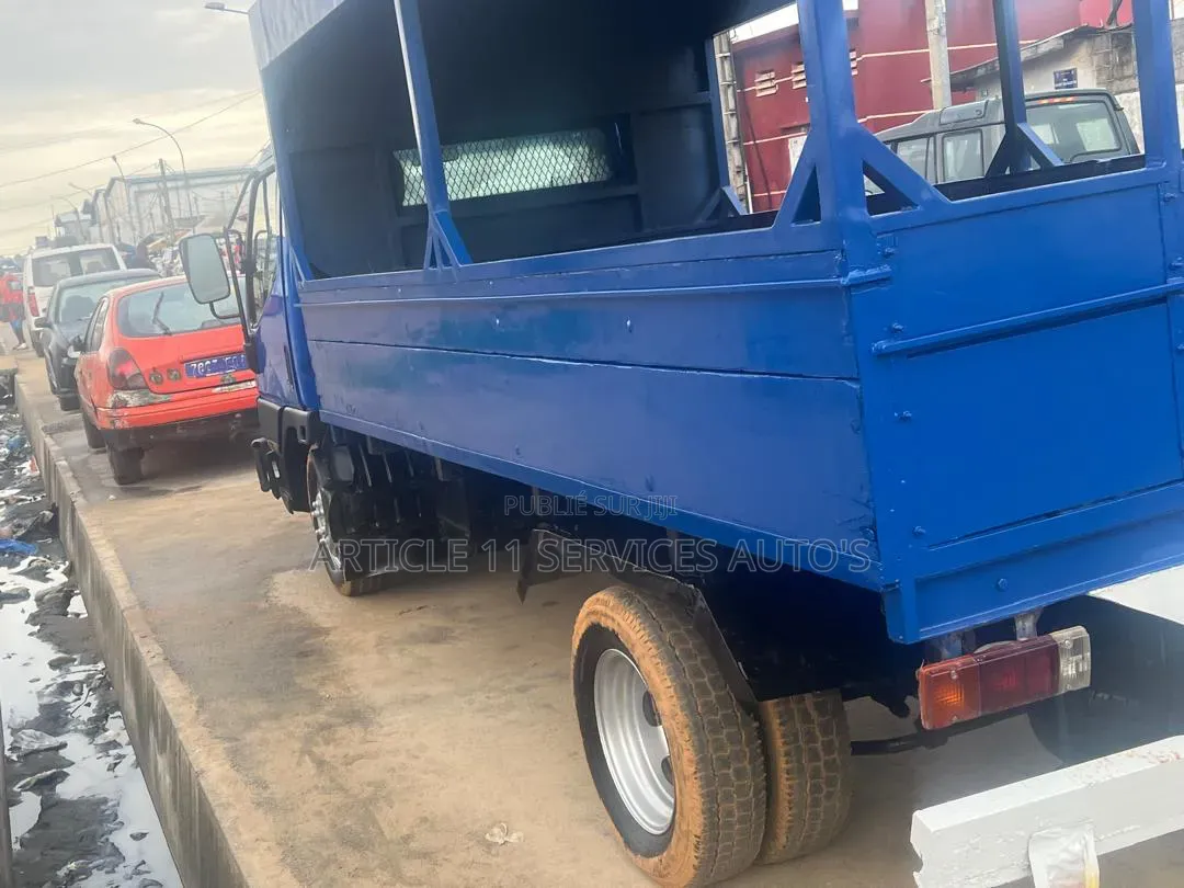 Mitsubishi Canter 2007 Bleu