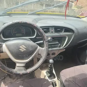 Suzuki Alto 2022 Jaune