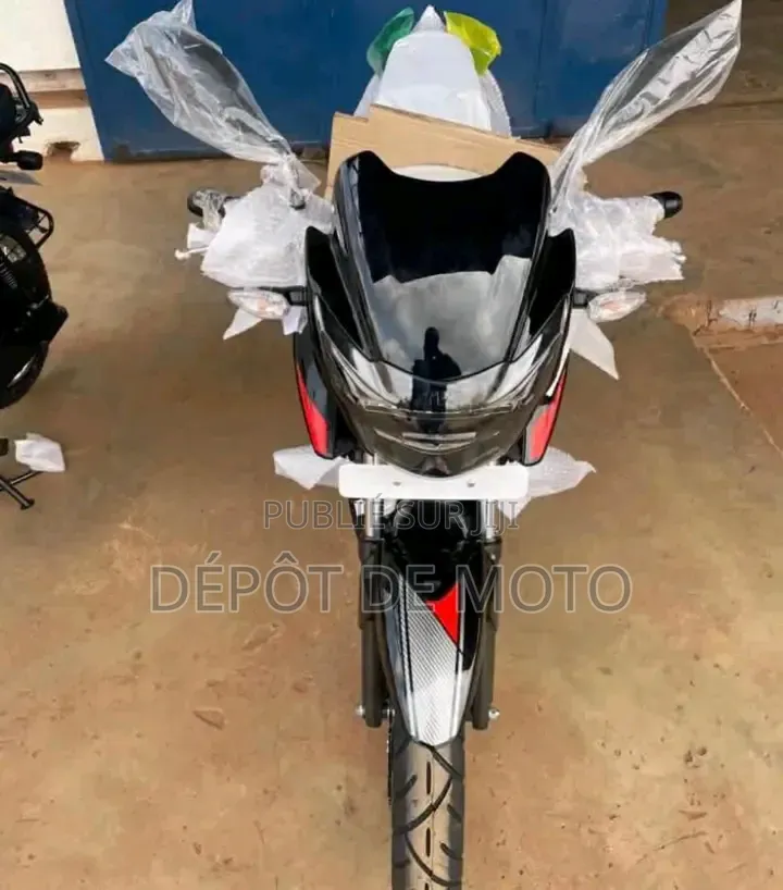 Nouveau TVS Apache 180 RTR 2025 Noir