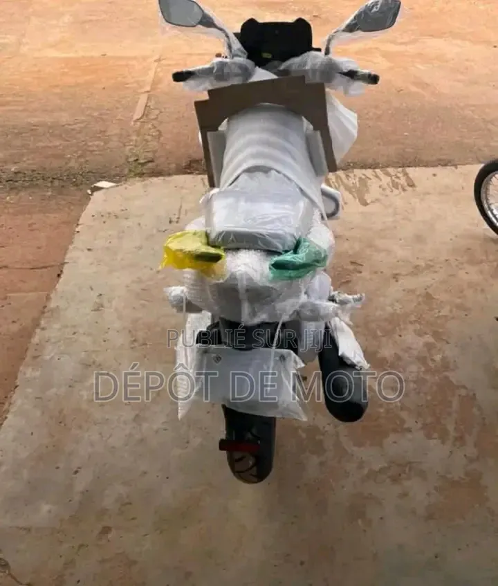 Nouveau TVS Apache 180 RTR 2025 Noir