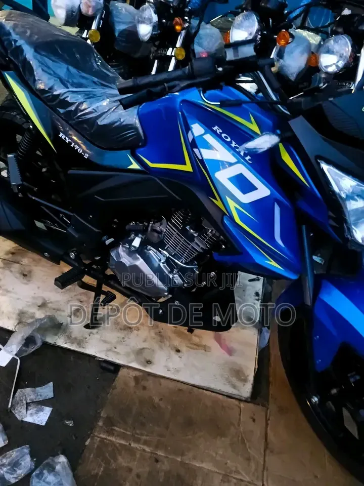 Nouveau Royal RY150 2026 Bleu