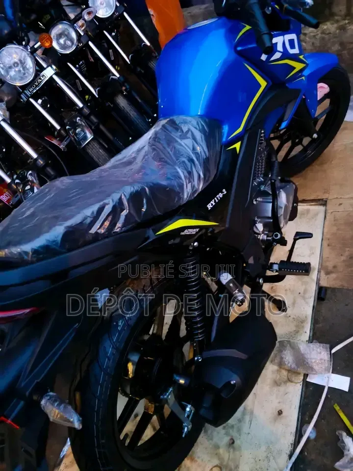 Nouveau Royal RY150 2026 Bleu