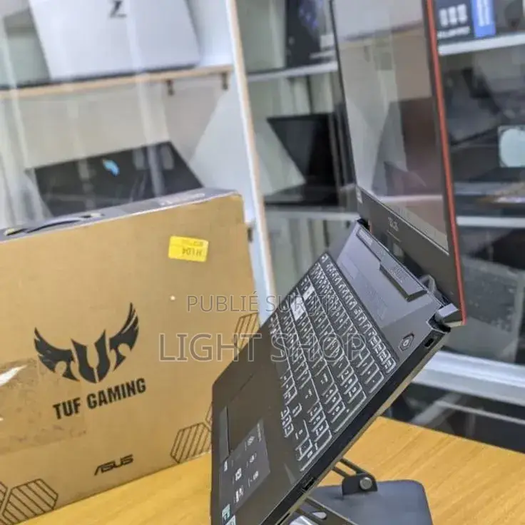 Nouveau Ordinateur de bureau Dell Aurora R11 24GB Nvidia SSD 1T