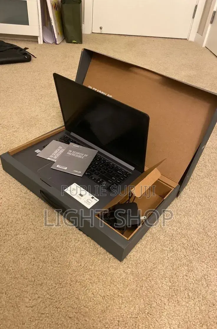 Nouveau Ordinateur de bureau Asus Chromebox 3 32GB Intel Core i9 SSD 4T