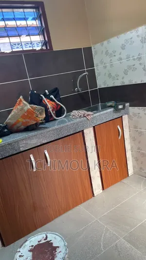 3chbre Maison dans Kra Tchimou, Yopougon à Louer