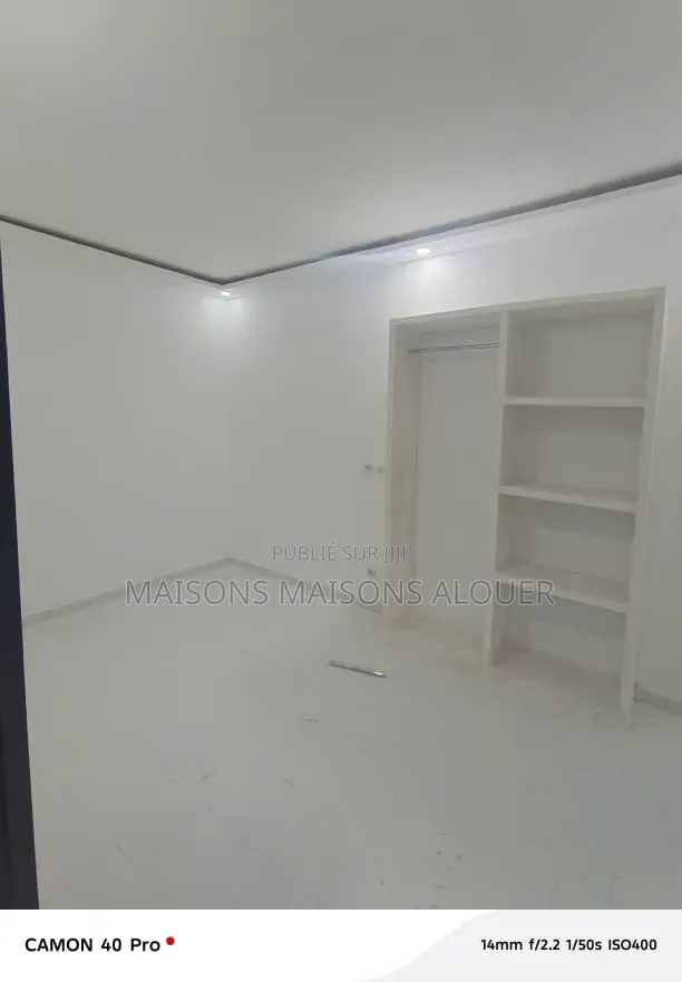 2chbre Appartement dans Ib, Cocody à Louer