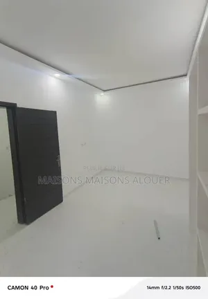 2chbre Appartement dans Ib, Cocody à Louer