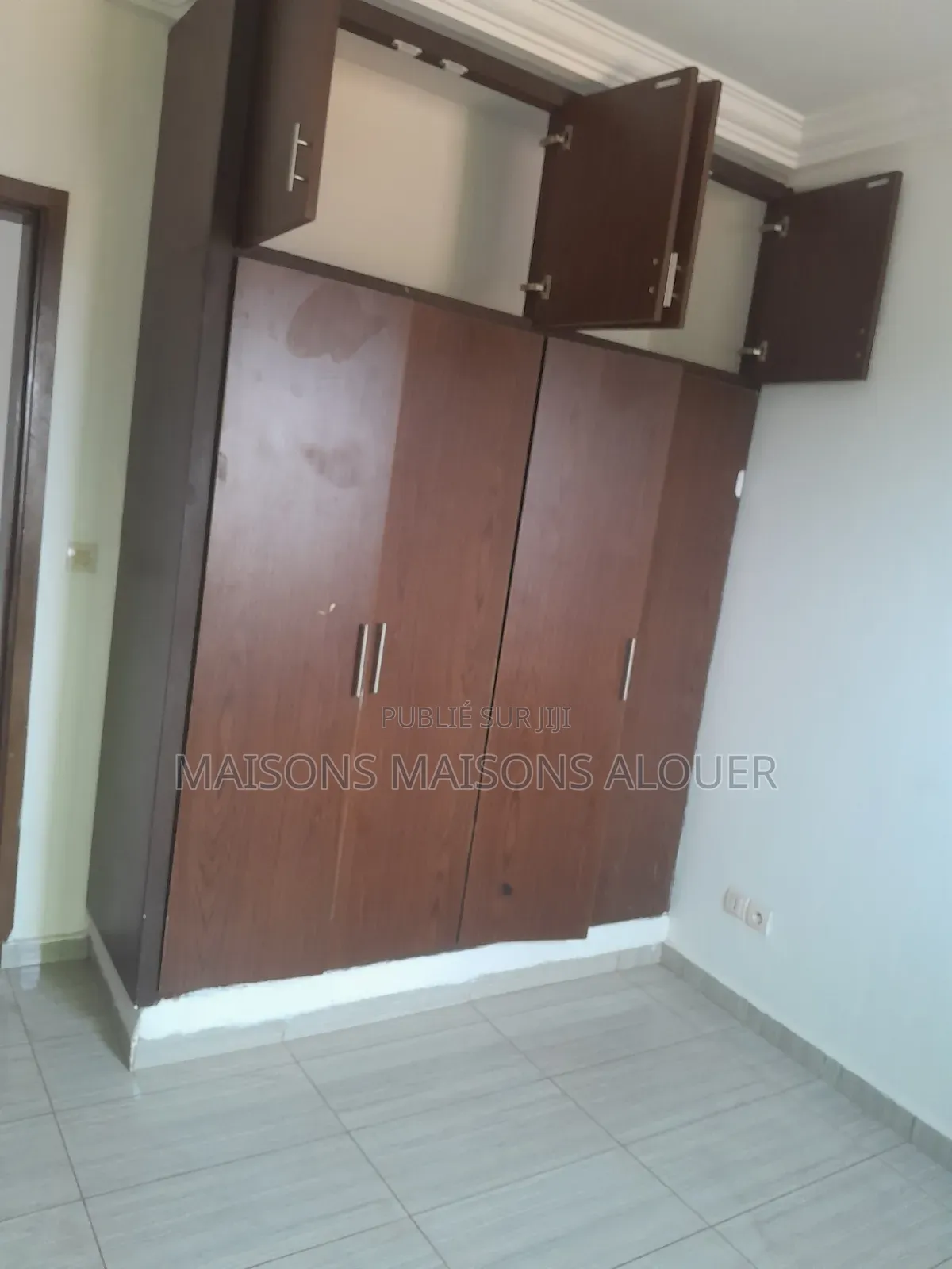 2chbre Appartement dans Ib, Cocody à Louer