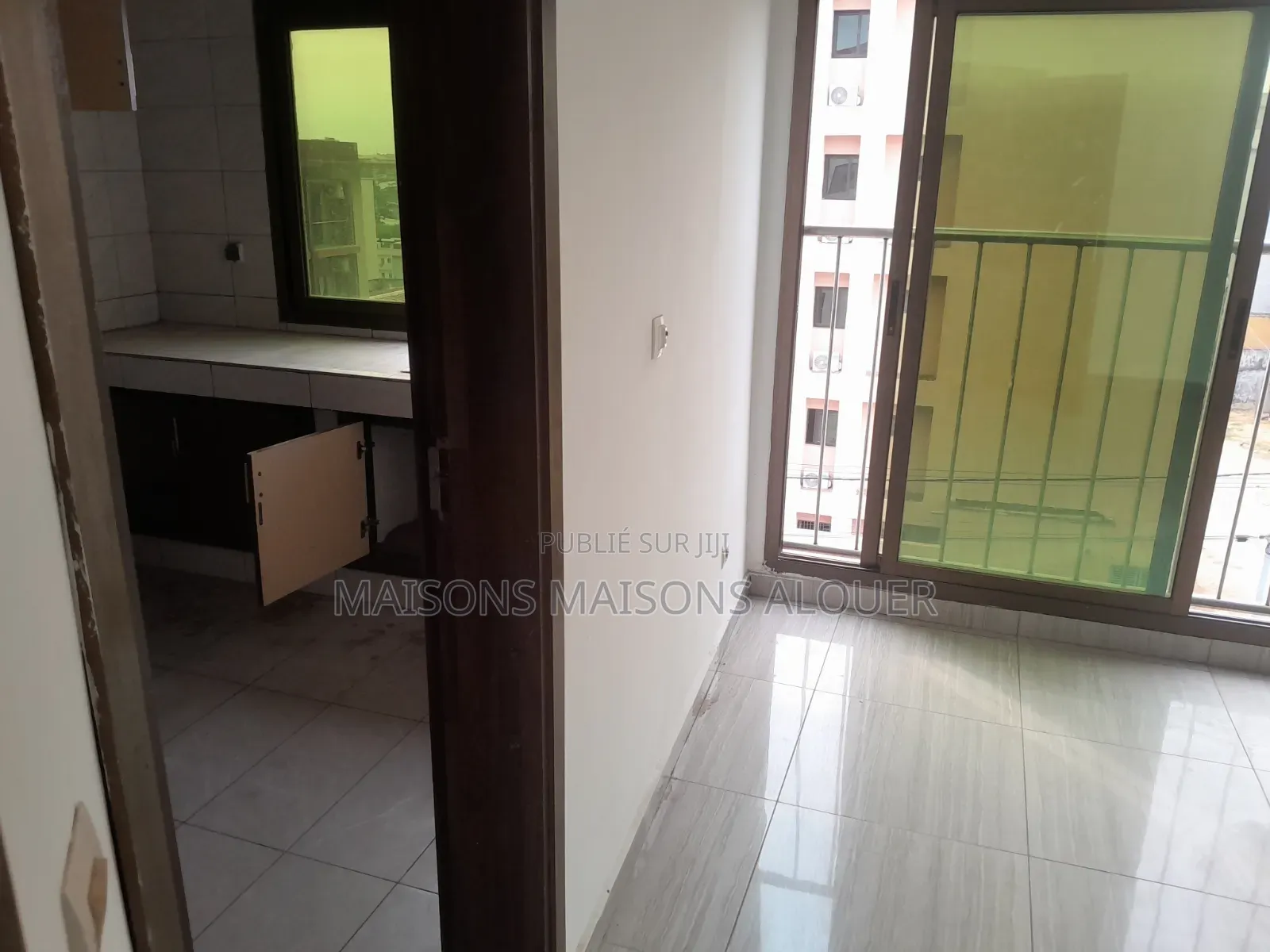 2chbre Appartement dans Ib, Cocody à Louer