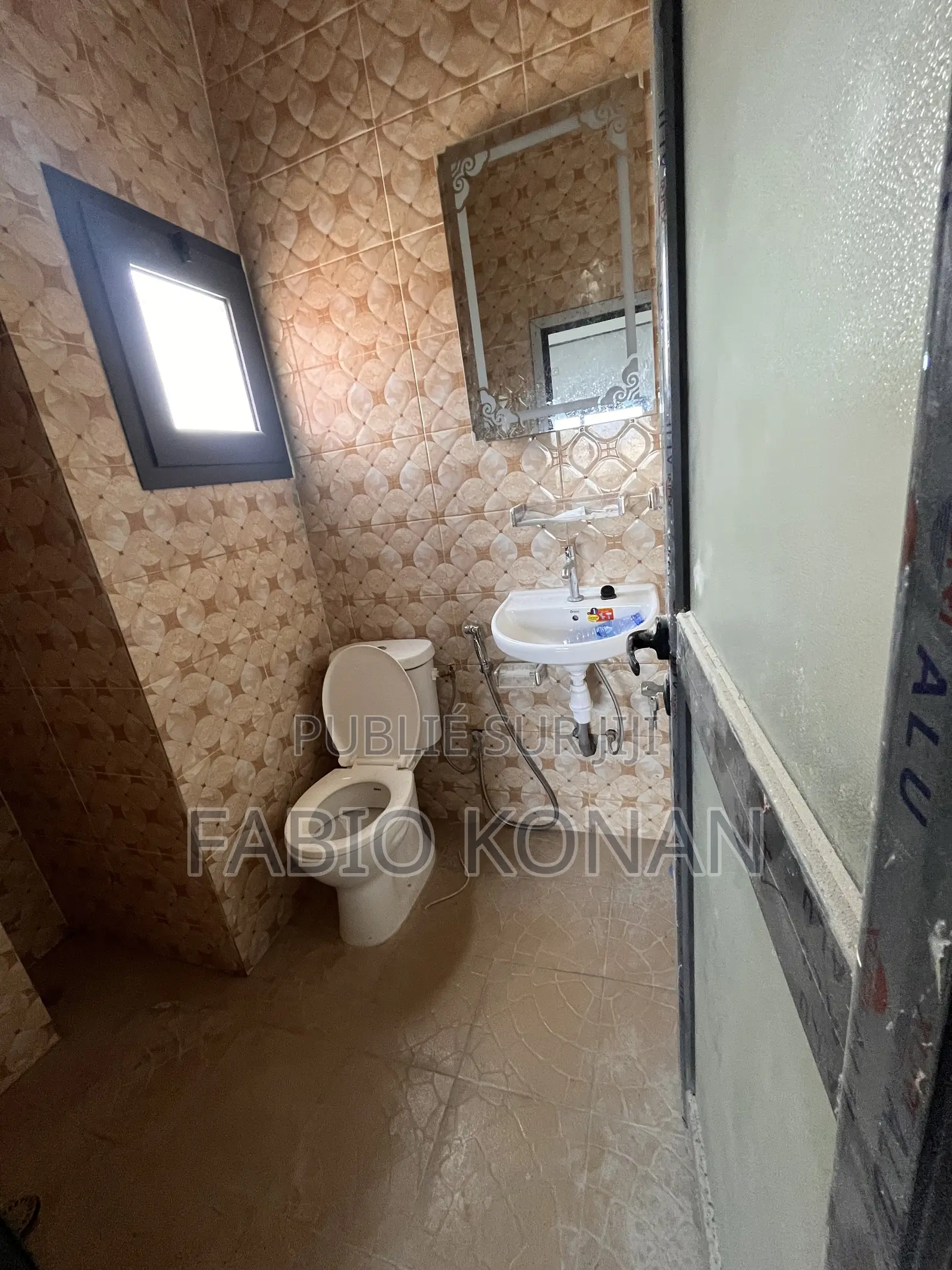 2chbre Appartement dans Sika Immobilier, Cocody à Louer