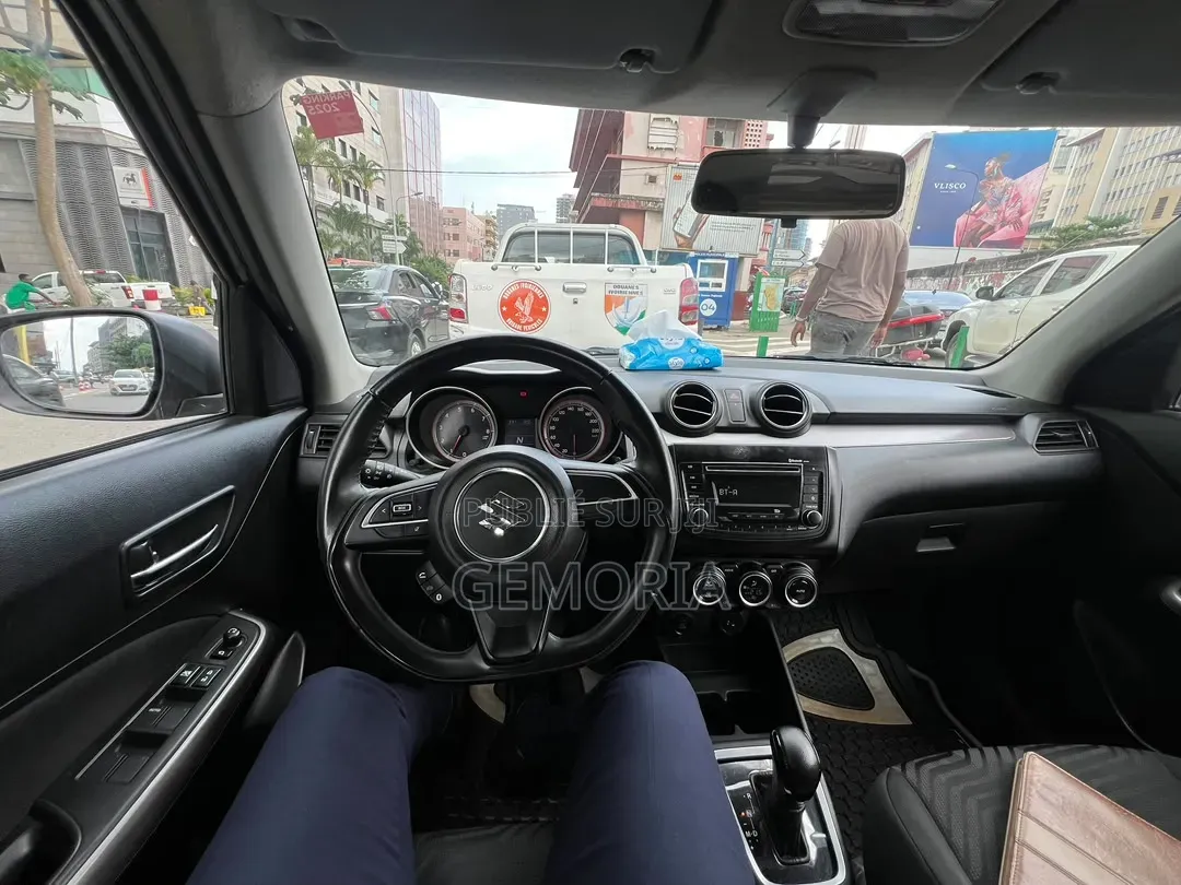 Suzuki Swift 2025 Gris