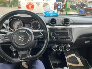 Suzuki Swift 2025 Gris