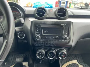 Suzuki Swift 2025 Gris