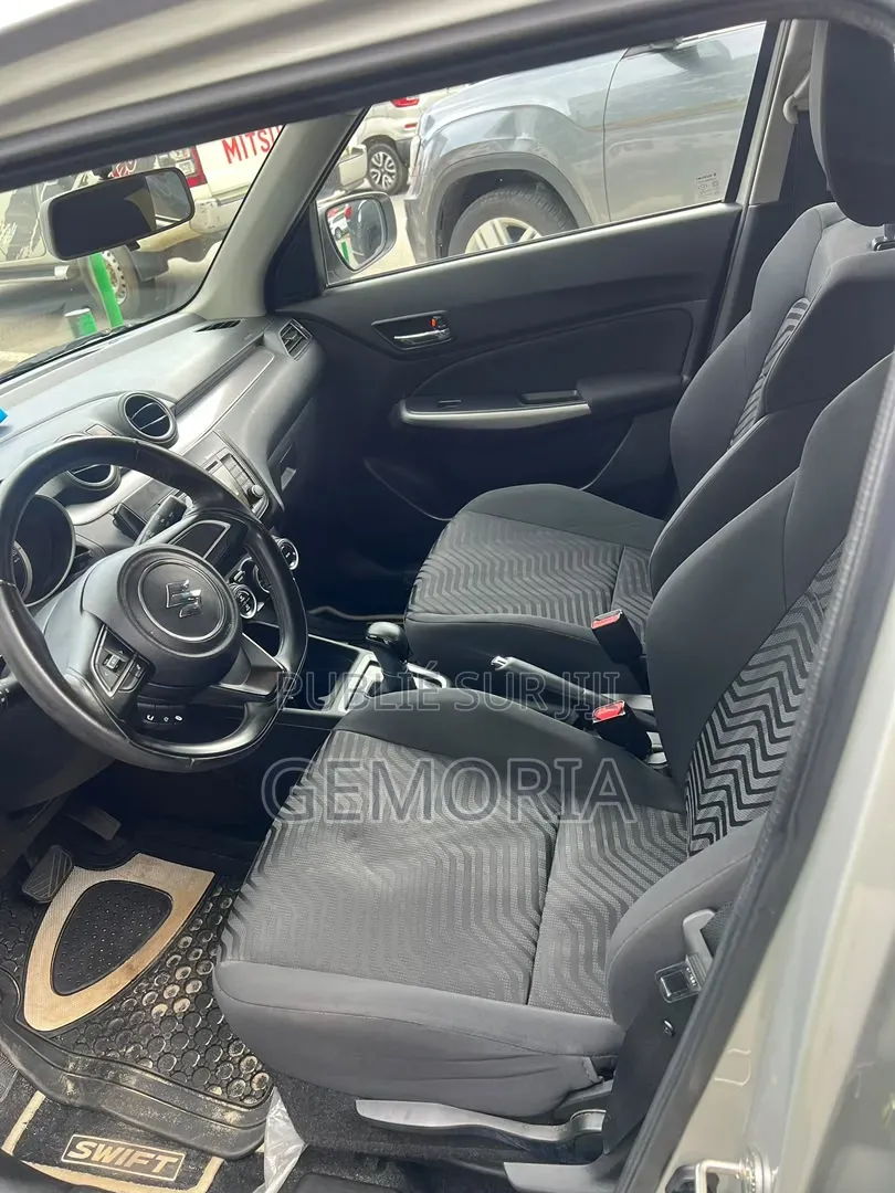 Suzuki Swift 2025 Gris