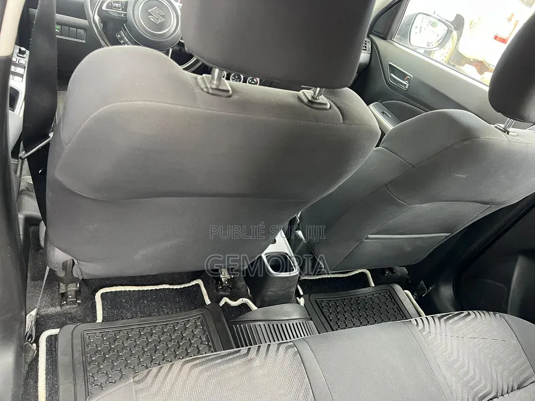 Suzuki Swift 2025 Gris