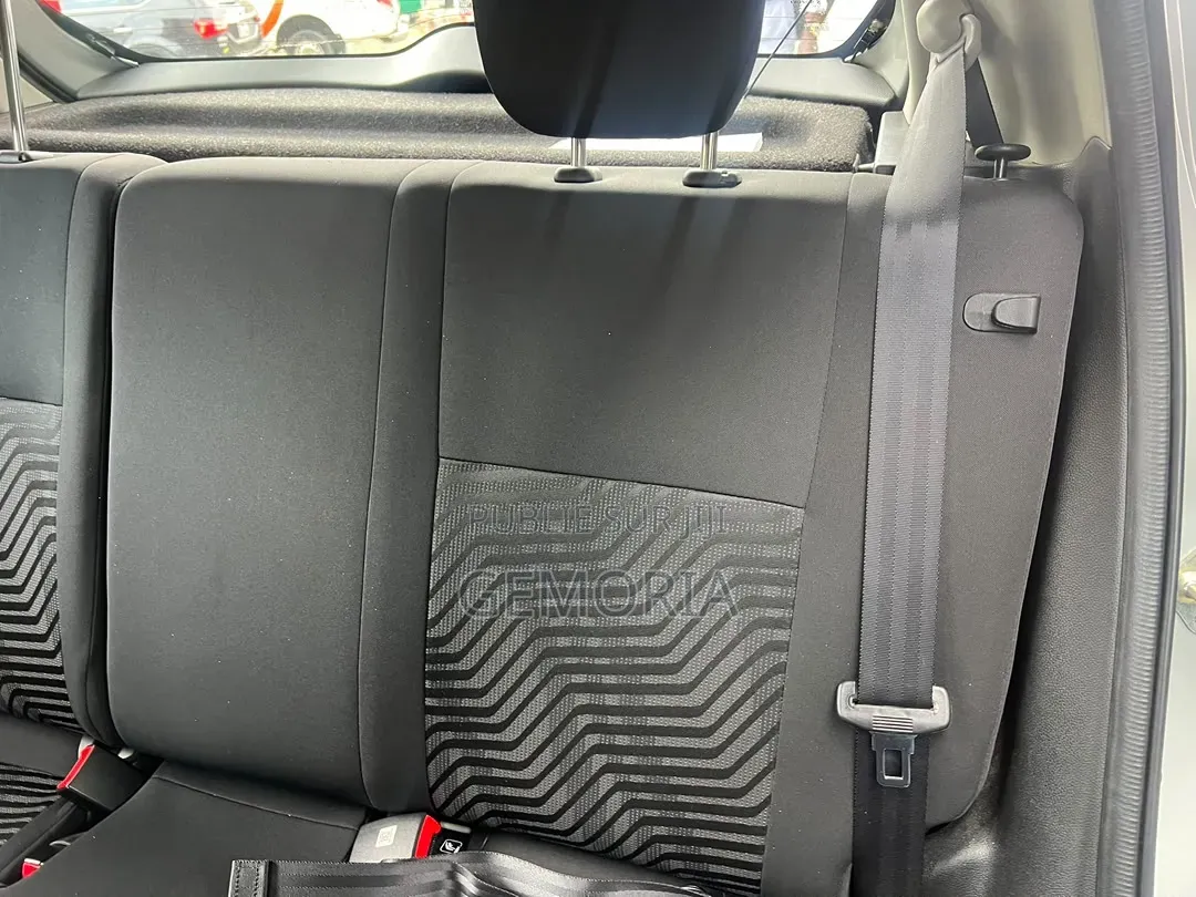 Suzuki Swift 2025 Gris