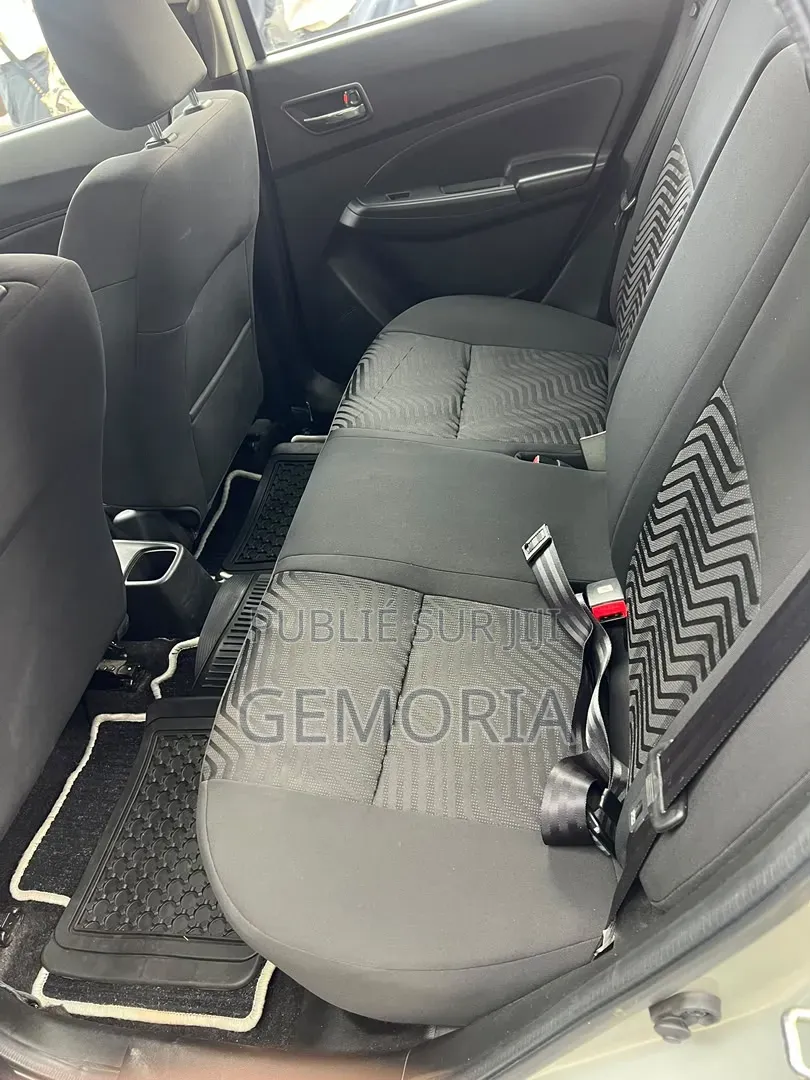 Suzuki Swift 2025 Gris