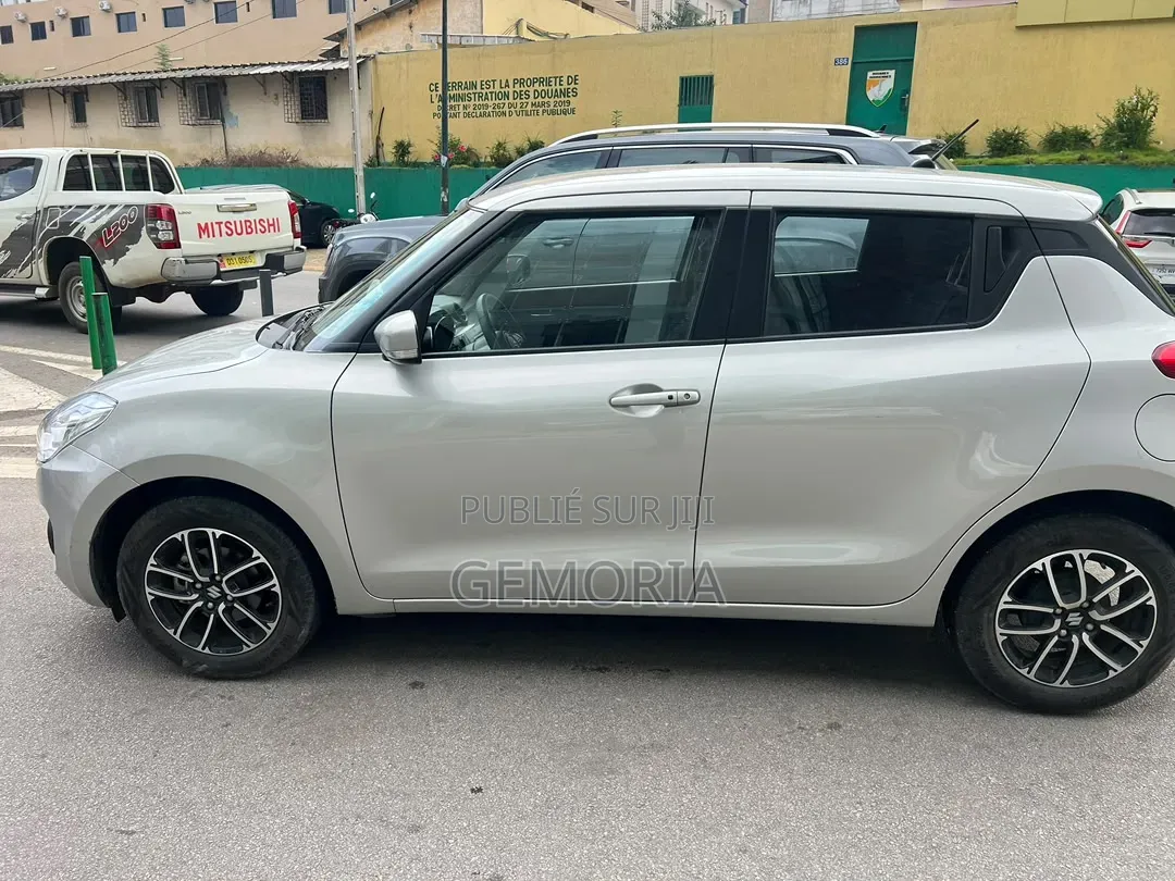 Suzuki Swift 2025 Gris