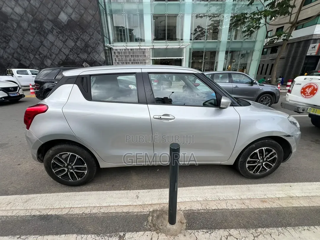 Suzuki Swift 2025 Gris