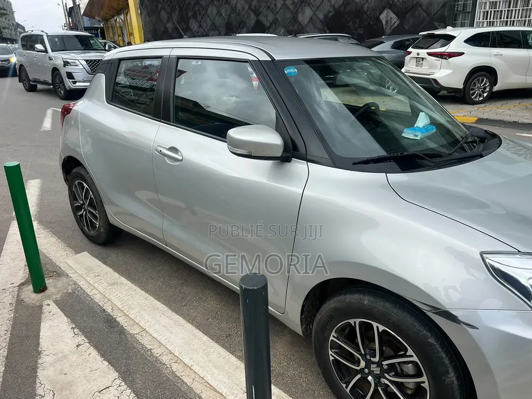 Suzuki Swift 2025 Gris