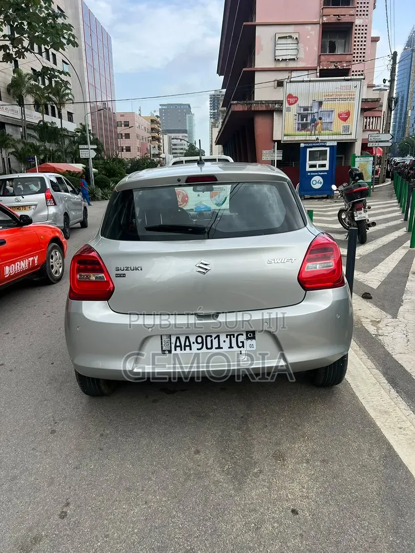 Suzuki Swift 2025 Gris