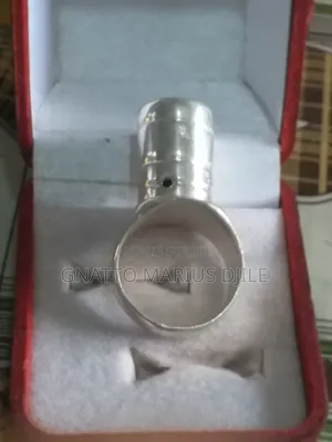 Bague en Argent Blanc Montante Et Chevaliere