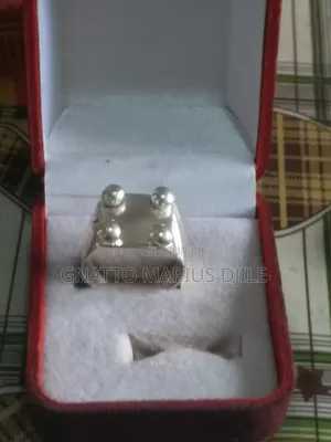 Bague en Argent Blanc Montante Et Chevaliere