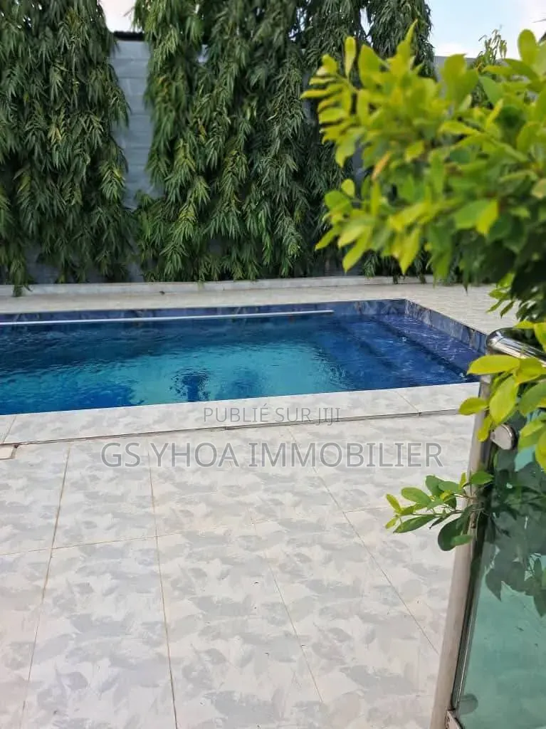 5chbre Duplex dans Cocody à Louer