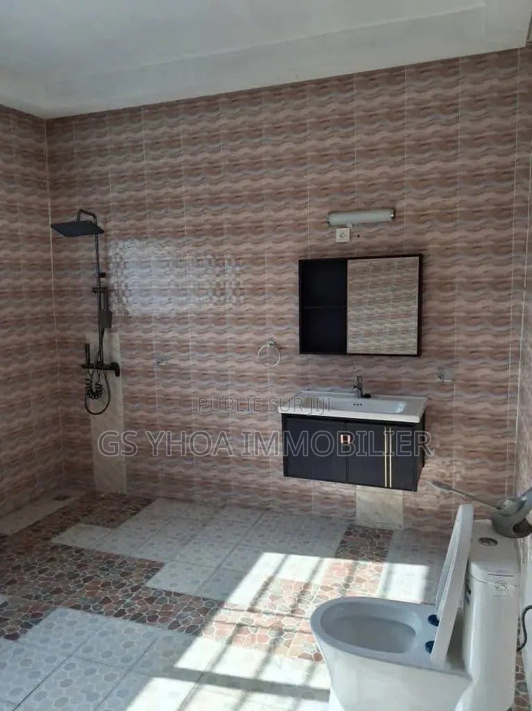 5chbre Duplex dans Cocody à Louer