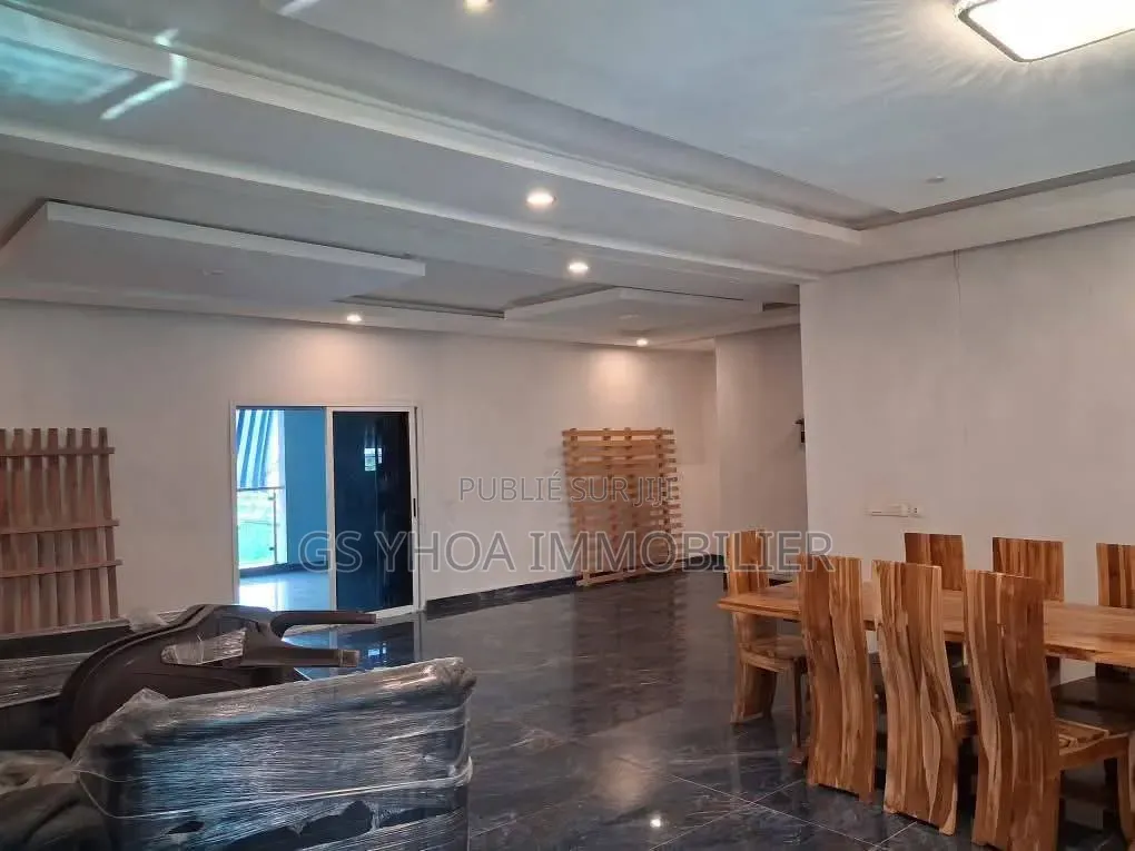 5chbre Duplex dans Cocody à Louer