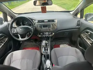 Kia Rio 2016 Gris